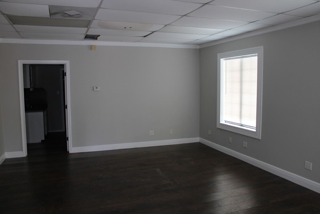 470 S 4th St, Beaumont, TX 77701